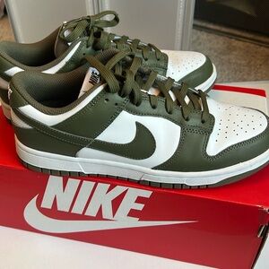 NIKE DUNK LOW WHITE MED OLIVE SZ 8.5